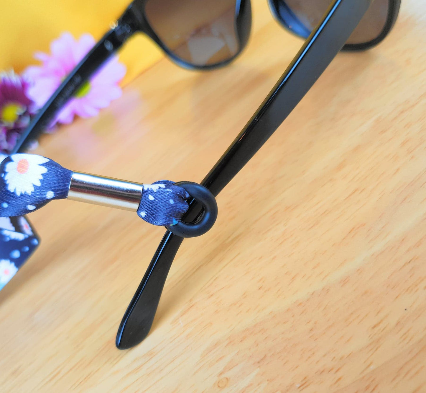 1 x SpiriuS Glasses holder strap Lanyard Daisies in Black